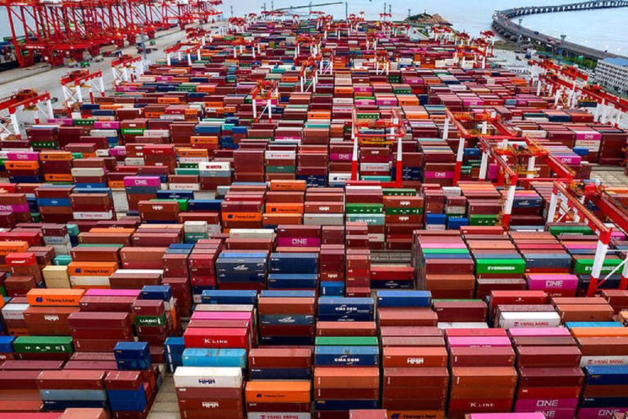 Lockdown - China _ Shanghai - world's largest port - ships -