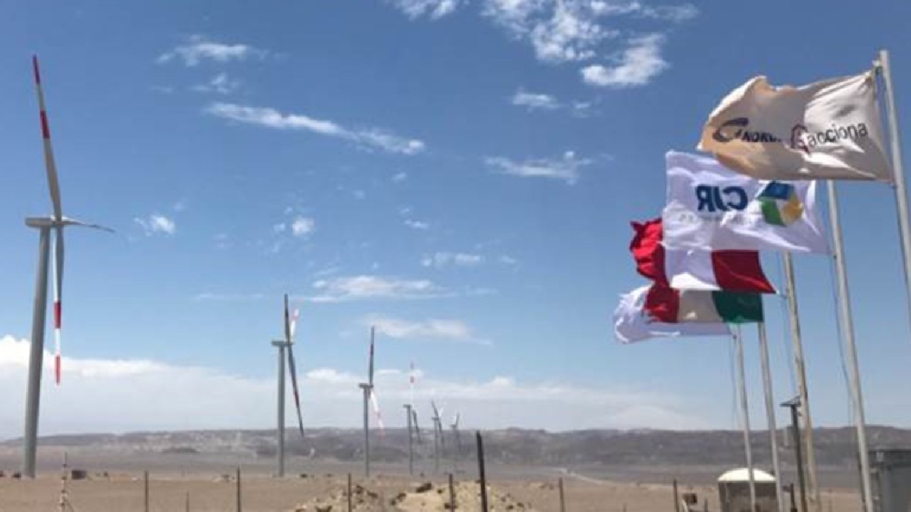 Parque eólico no Peru e suas turbinas