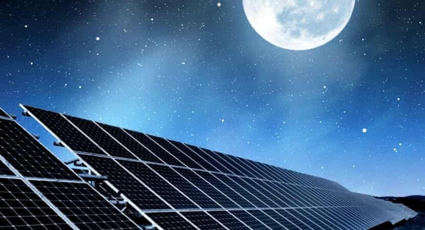 Tecnologia de painéis solares gerando energia durante a noite