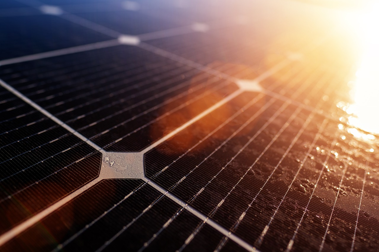 O mercado de geração centralizada em energia solar está cada vez mais expandido no Brasil e a companhia Greener anunciou que o país está próximo a bater a meta de 45 GW de capacidade instalada em projetos por todo o território nacional