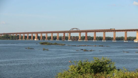 A nova ponte que será construída sobre o Rio Tocantins, em Marabá, irá expandir a capacidade de escoamento pela Estrada de Ferro Carajás do minério de ferro produzido pela mineradora Vale, que irá fazer um investimento bilionário no projeto