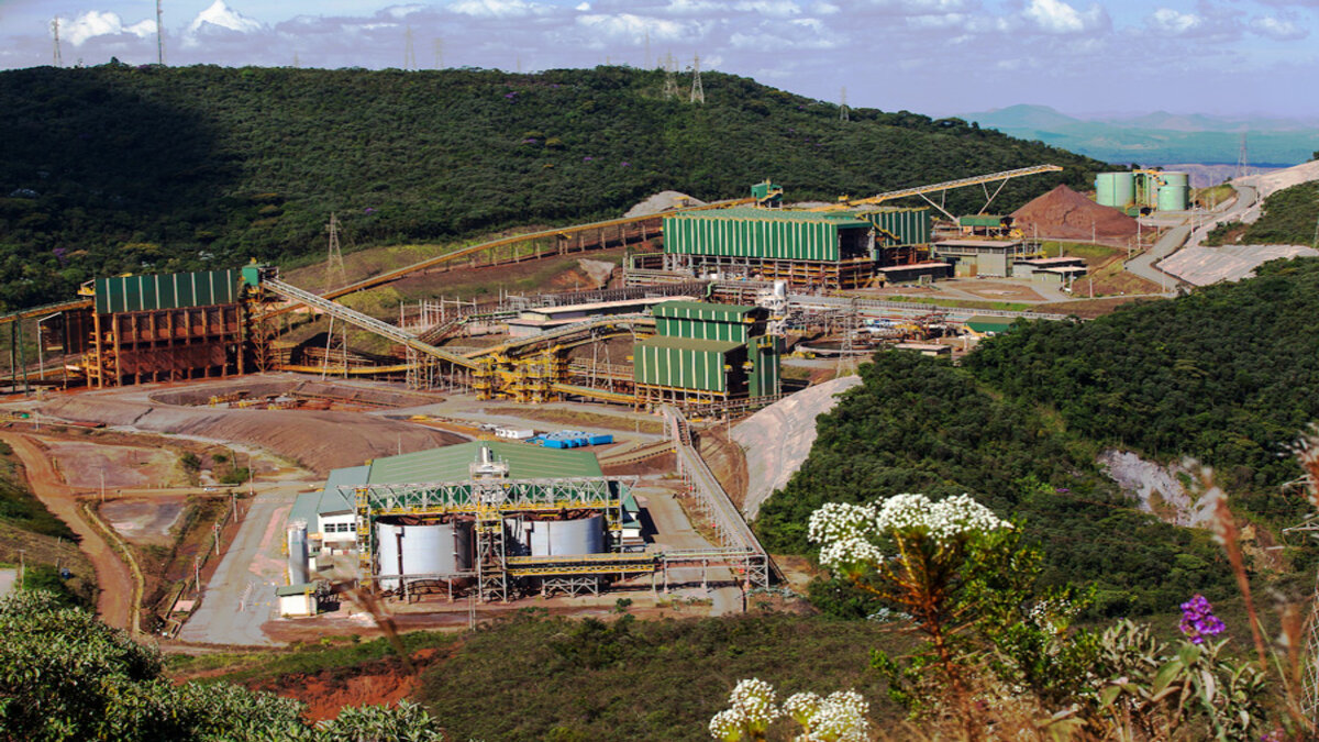 The entire iron ore production chain now relies on automation technology that has made Samarco's mining operations much more efficient and faster, drastically reducing the time required to carry out this process.