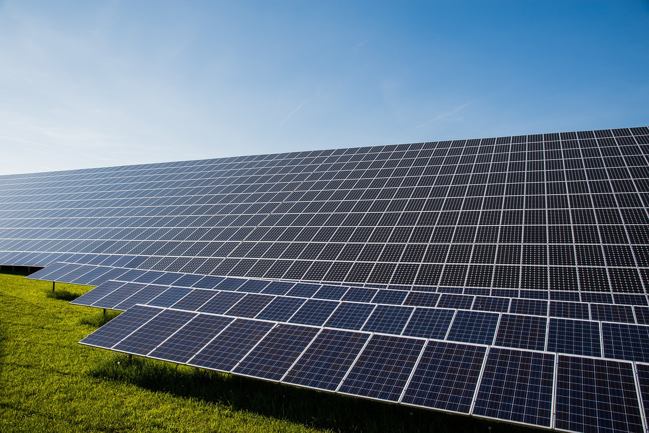 Novo Oriente Solar, the name given to EDP's new solar power plant, is located in the state of São Paulo and is part of the new investment project in renewable energy in Brazil and is the company's new bet for the country.
