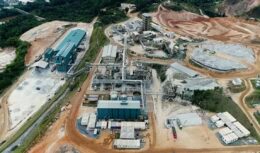 Projeto da AMG Mineração com investimento de R$ 1,2 bilhões expandirá plantas de mineração já existentes no estado e contará com nova estrutura para a exploração de lítio, visando ampliar fortemente a produção do minério em Minas Gerais
