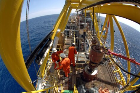 petróleo - offshore - bacia de campos - plataformas - deswcomisisonamento - revitalização de campos maduros