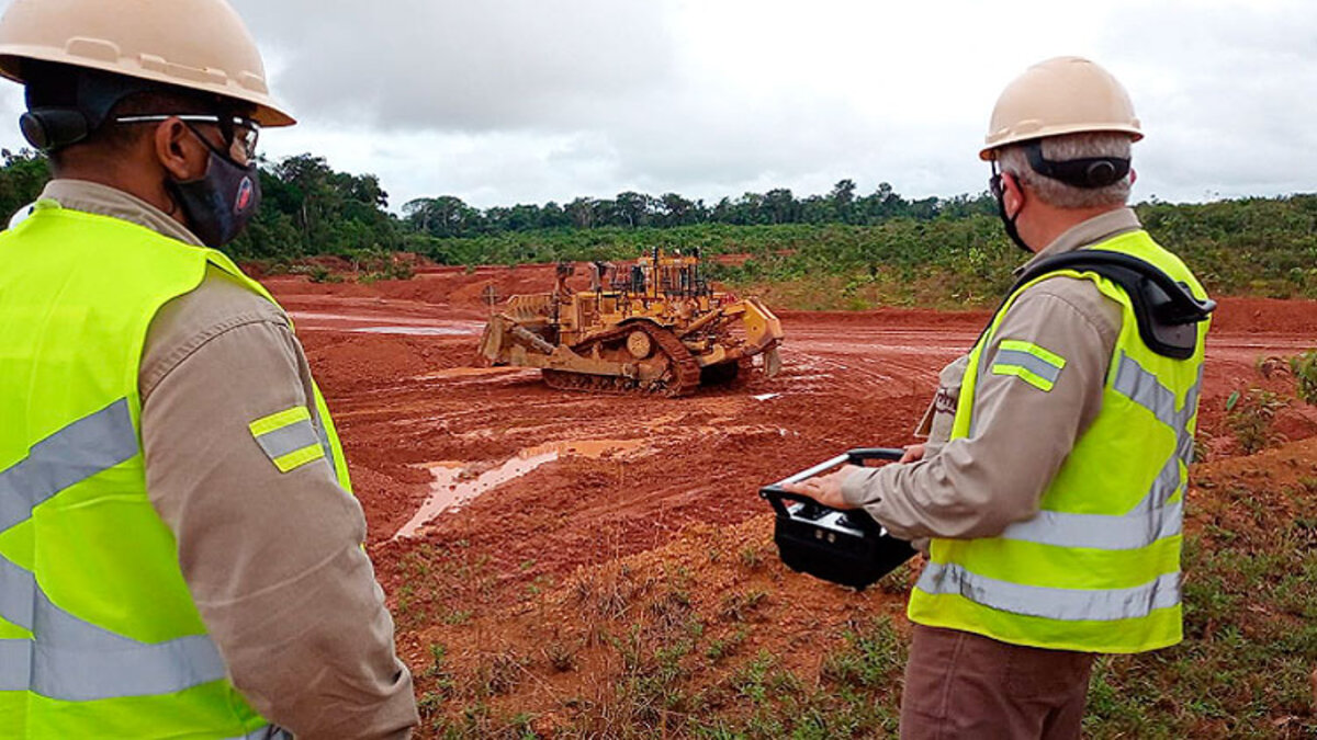 A tecnologia de automação CAT Command for Dozer é a nova aposta da MRN para trazer mais segurança nas suas plantas de mineração no estado de Pará e, com ela, o operador terá mais eficiência no controle do trator de esteiras