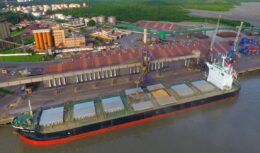 O navio Kydonia realizou a maior operação de transporte de cargas de soja já administrada pelo Tegram desde o ano de 2015 no Porto do Itaqui durante esta semana e contribuiu para a atração de novos olhares para o complexo portuário