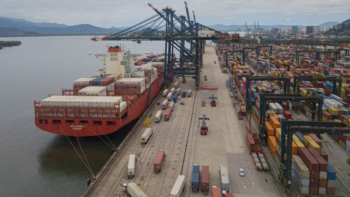 With the delay in export operations and ships accumulating in national ports, the scenario for cargo transport in the complex is getting worse and Antaq confirms a worrying bottleneck within the national port sector this month of May.