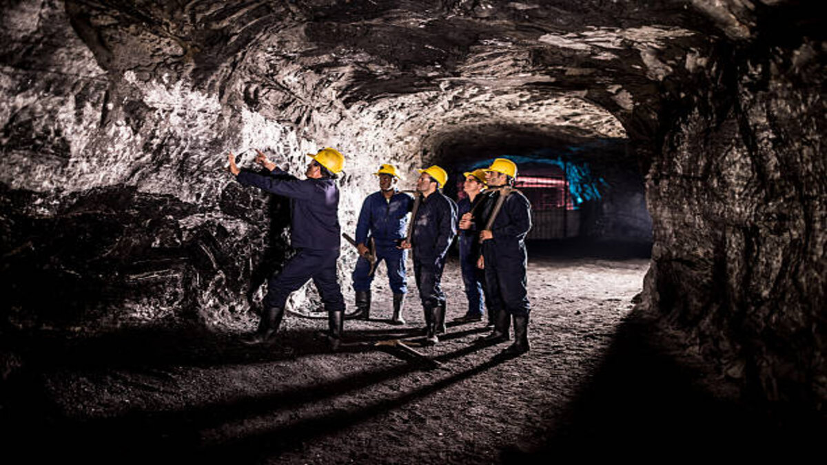 Com uma forte atuação dentro do estado de Minas Gerais, a empresa Jaguar Mining está ofertando algumas vagas de emprego visando a contratação de novos talentos para atuação no setor da mineração