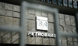 A Petrobras recebe licença do Ibama para o início da exploração de petróleo no bloco da Margem Equatorial, com a perfuração de novos poços já prevista para a expansão da produção e comercialização do combustível no Brasil