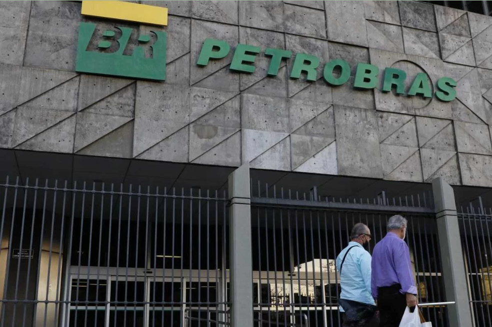 most people approve of petrobras high profit