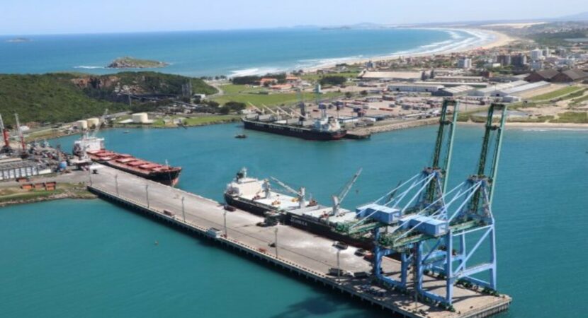 Os arrendamentos de áreas operacionais no Porto de Imbituba que estão previstos para os próximos meses serão essenciais para atrair investimentos em infraestrutura, a autoridade portuária abriu chamado público para receber EVTEA com foco nos processos