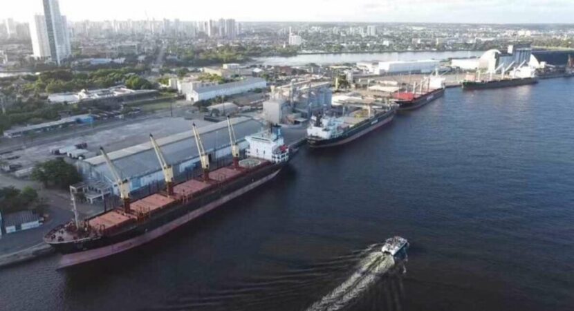 A expansão provisória do novo calado dos navios para o transporte de cargas faz parte do projeto de crescimento do Porto de Recife para garantir mais eficiência nas operações de importação e exportação com navios de grande porte ao longo dos próximos meses