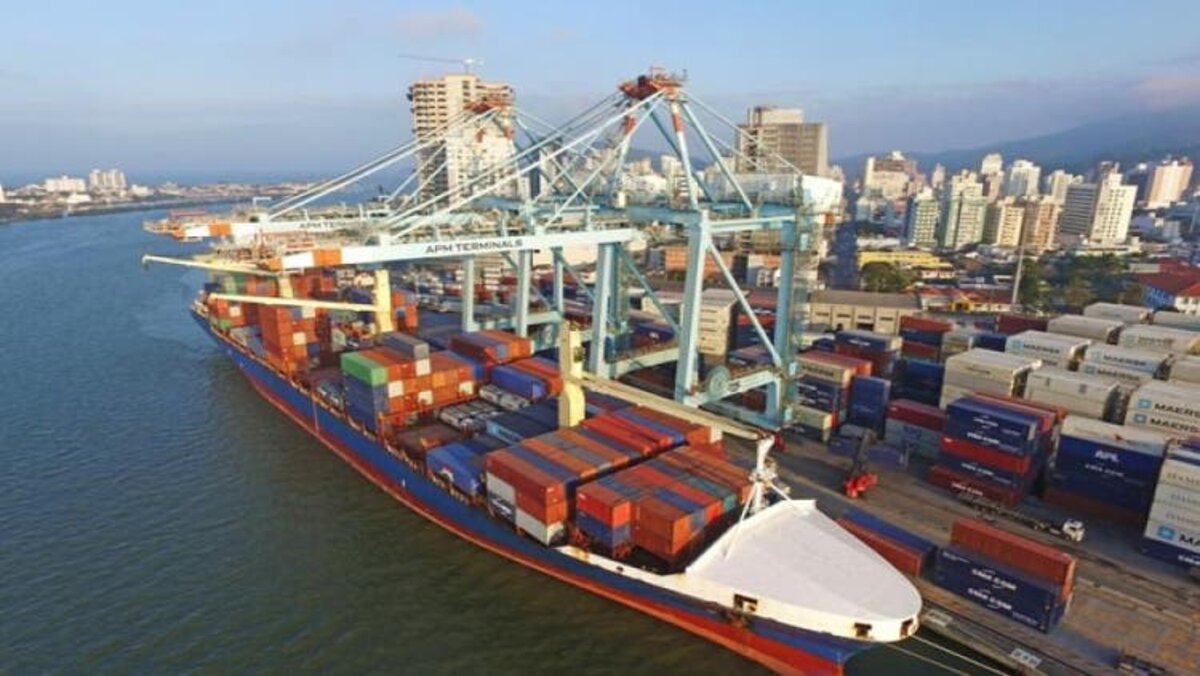 O secretário de portos, Diogo Pinoli, alertou para a situação atual do Porto de Itajaí e destacou que o processo de privatização é a única saída para o complexo, uma vez que o plano de investimento em obras de infraestrutura garantirá novas projeções para o local