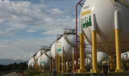 Embora a ANP tenha recomendado a aplicação de remédios sobre a venda da refinaria de petróleo da Petrobras para o grupo Atem, o Cade anunciou a aprovação do processo e a estatal poderá dar continuidade ao negócio de R$ 189,5 milhões com a companhia