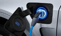Carros elétricos ficam mais caros após GM, Tesla e FORD anunciam reajuste de preço