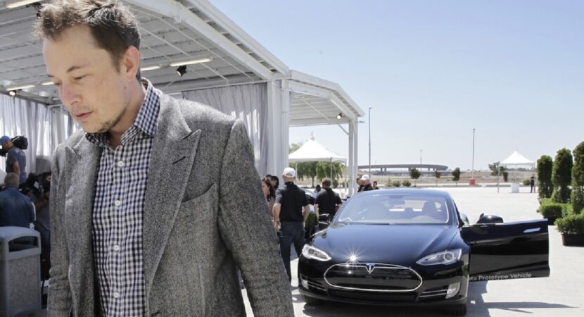 Elon Musk cria programa que promove a troca de carros com motores a combustão por um modelo elétrico da Tesla
