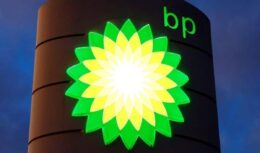 BP, multinacional de petróleo, combustíveis e gás, está com 660 vagas de emprego para várias áreas. Saiba como se candidatar e locais - Canva