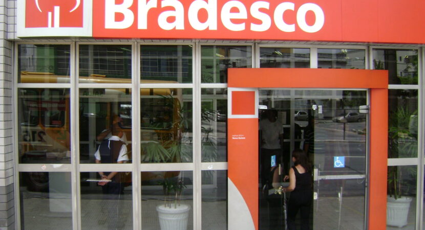 Bradesco tem dezenas de vagas de emprego Home Office para administração, finanças, economia, tecnologia, DBA, marketing e comunicação no geral: confira como se candidatar e benefícios - Canva