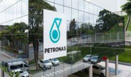 Quer trabalhar com Offshore e Onshore? Multinacional de petróleo e gás, Petronas, está com vagas de emprego para o exterior! Candidatos terão salários em dólar e competitivos -Canva
