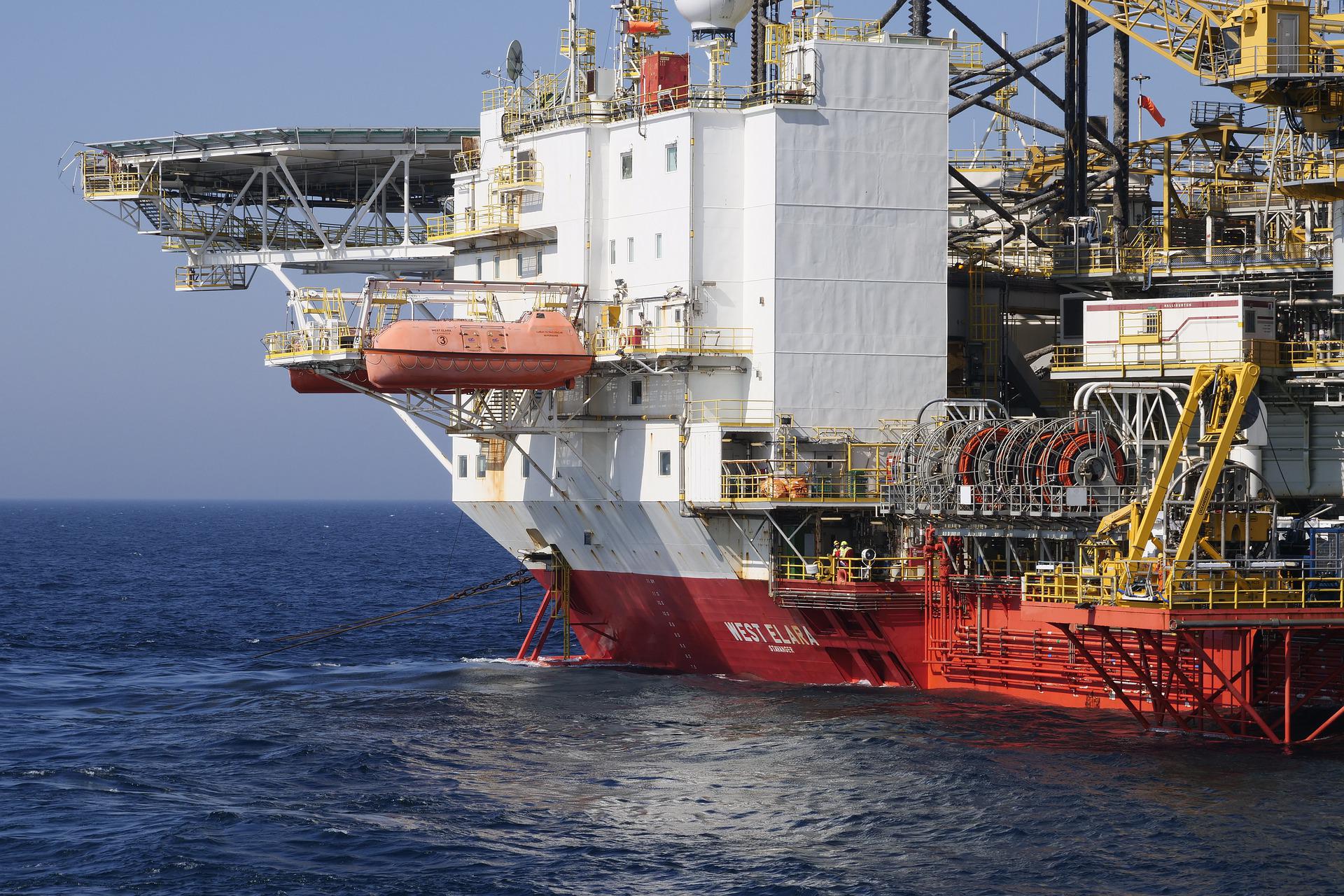Heftos tem vagas offshore em Macaé (RJ) para setor de óleo e gás; saiba como se candidatar, benefícios e carga horária! - Pixabay