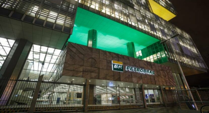 Com um cenário interno cada vez mais instável na estatal, o governo Bolsonaro agora estuda a possibilidade do projeto de privatização da Petrobras por meio da modelagem de conversão de ações, como forma de diluir a participação da União na empresa.