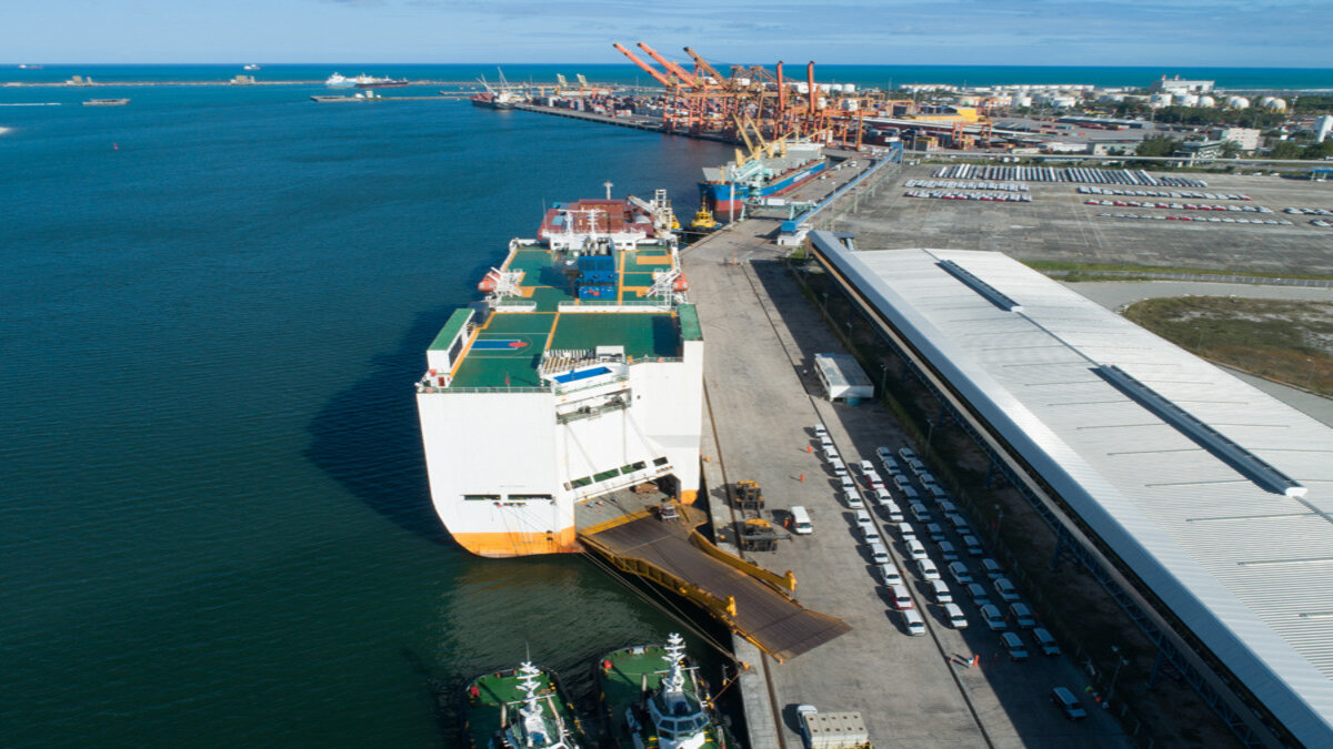 Com o crescimento constante da produção de grãos na região dos estados da Matopiba, o Consórcio SUA Granéis, que possui um terminal no complexo portuário, pretende utilizar o Porto de Suape para realizar a exportação dessas mercadorias nos próximos anos.