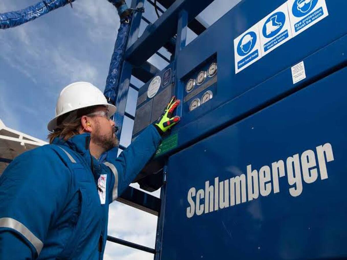 Poderosa multinacional petrolífera Schlumberger está com 500 vagas de emprego Offshore e Onshore. Veja como se candidatar e local - Canva