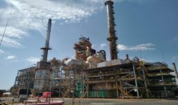 O mais novo projeto de construção de uma usina de produção e processamento de diesel na refinaria Replan será comandado pela Toyo Setal e utilizará cadeia produtiva mais sustentável, com baixa emissão de carbono em todo o processo.