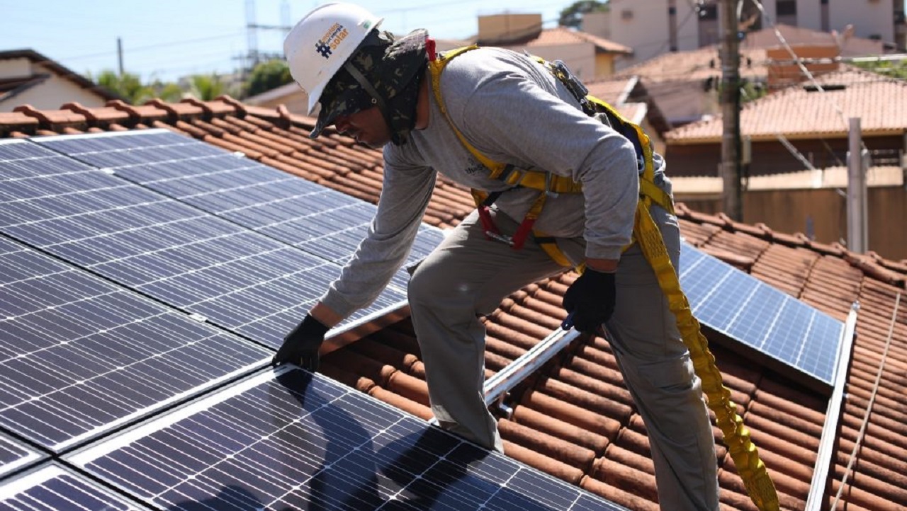 Cetam oferece 200 vagas em curso gratuito de instalador de painéis solares