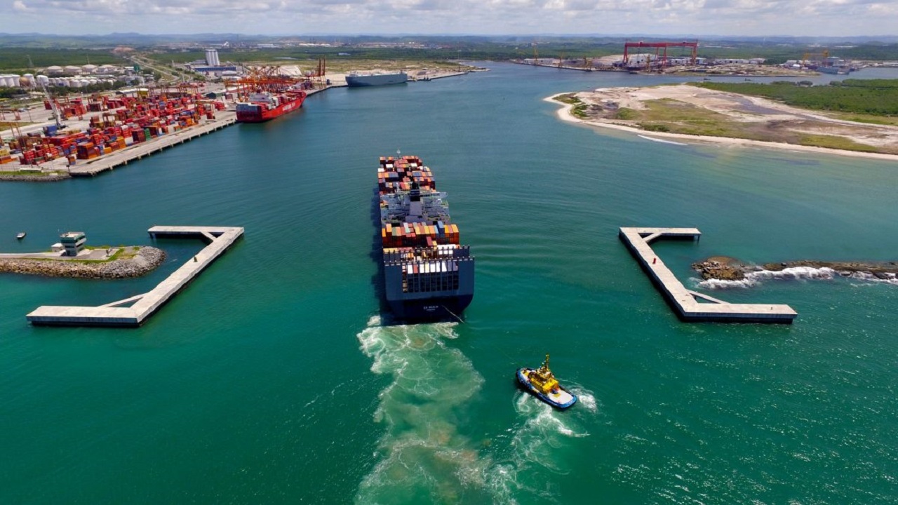 Porto de Suape comemora chegada da Maersk e empresa promete investir bilhões e criar milhares de empregos com a chegada do novo terminal