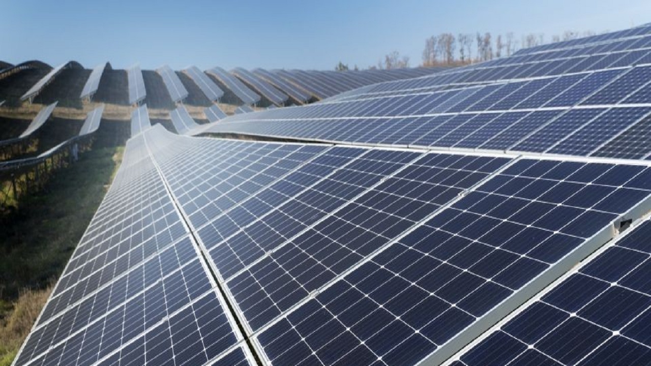 Prefeitura de Maringá vai construir usinas solares e economizar mais de R$ 2 milhões por mês na conta de luz