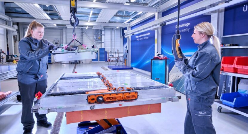 Volkswagen dá início à construção da sua primeira giga fábricade baterias para carros elétricos