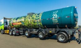 A companhia Agropalma decidiu fazer um novo investimento em caminhão movido a gás para economizar mais de R$ 500 mil reais O caminhão a gás pode gerar uma economia de R$ 220 mil por ano e ajudará o meio ambiente, um dos pilares da empresa.