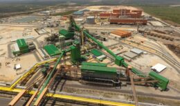 Após comprar a Companhia Siderúrgica do Pecém (CSP), forte empresa no ramo de produção de placas de aço e comercialização do produto no Brasil, a ArcelorMittal prevê a continuidade dos investimentos no ramo e quer crescer na indústria siderúrgica nacional.
