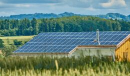 Os dados da Absolar mostram um forte crescimento no ramo da energia solar no Brasil e o setor do agronegócio deve aproveitar a produção desse recurso para investir em mais projetos de sustentabilidade no segmento ao longo dos próximos anos.