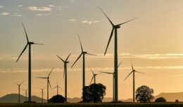 A empresa Epcor redirecionou o seu foco para o mercado livre de energia após fazer investimentos de cerca de R$ 6 bilhões em projetos eólicos e não há como negar o crescimento gigantesco do mercado livre de energia, onde se encontra o principal foco da empresa.