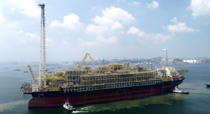 A embarcação FPSO Almirante Barroso acaba de sair da China, segundo informações da Petrobras, e passará por algumas fases de testes antes de chegar ao Brasil para a produção de petróleo e gás natural na região do Campo de Búzios.
