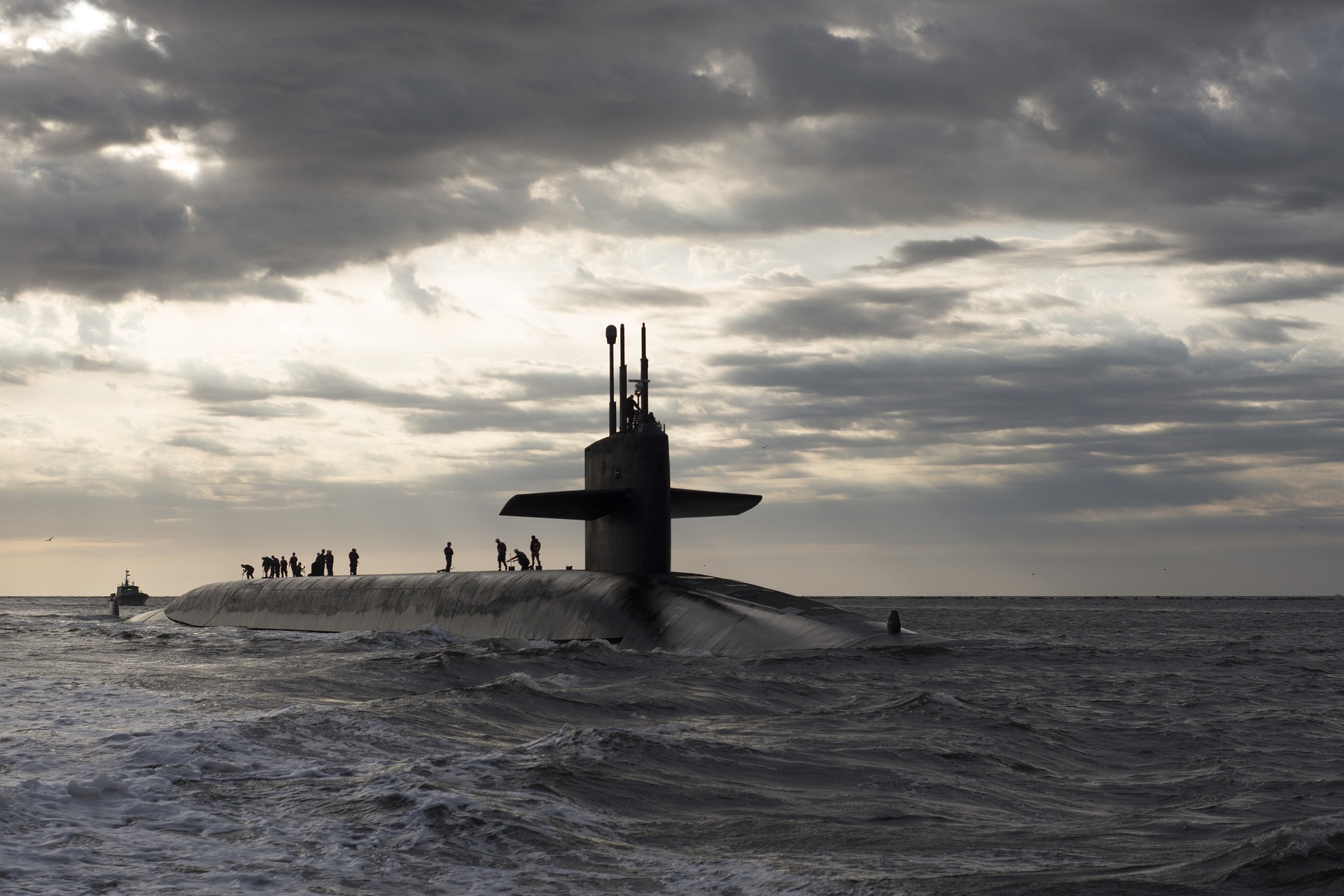 Concurso público: Marinha abre, no dia 25 de julho, 10 vagas para atuar com submarinos e instalações nucleares. Requisito é ter menos de 25 anos até 2023! - Canva