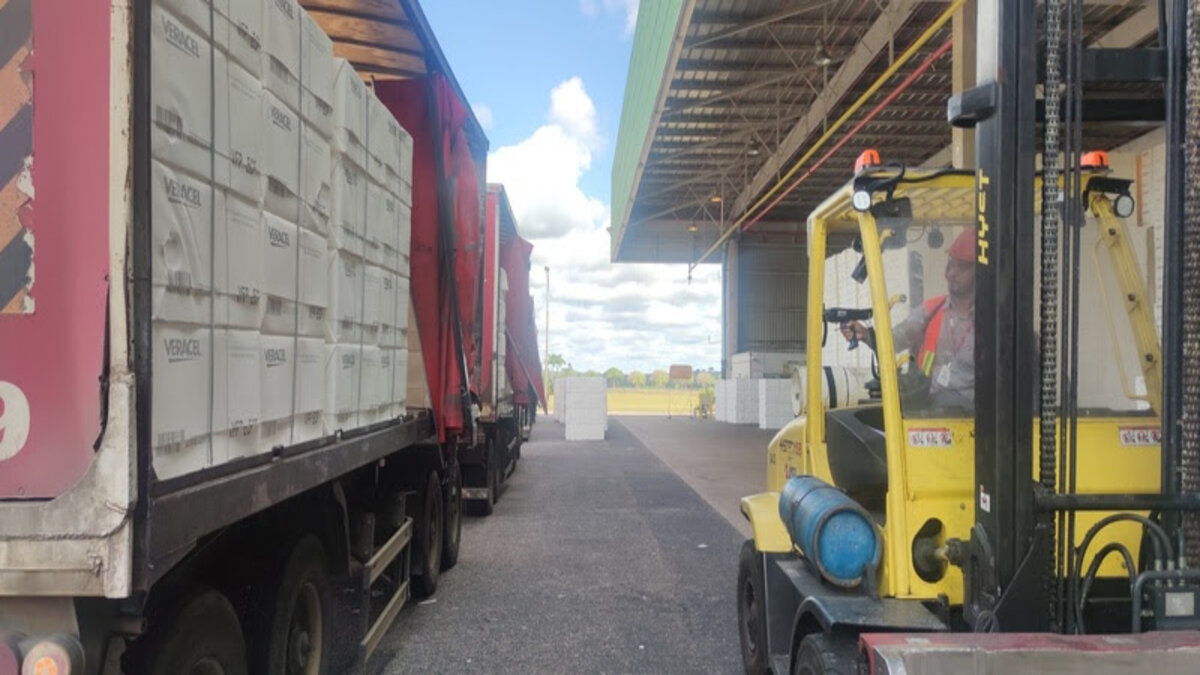 As novas aquisições da Veracel para melhorar a logística de transporte de celulose no estado da Bahia incluem câmeras de alta tecnologia, que realizam o processo de checagem da carga de forma automatizada e ágil na cadeia de transporte.