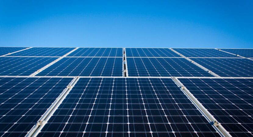 O novo cluster de produção de energia solar da Voltalia será instalado no estado de Minas Gerais e foi batizado de Arinos, projeto que garantirá uma geração energética suficiente para o abastecimento da empresa e de terceiros na região.