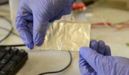 Cientistas do Canadá, China e EUA estão desenvolvendo bateria de alumínio-enxofre capaz de recarregar em menos de um minuto