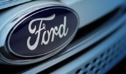 Multinacional fabricante de automóveis, Ford, anuncia corte de 3 mil empregos para investir em carros elétricos