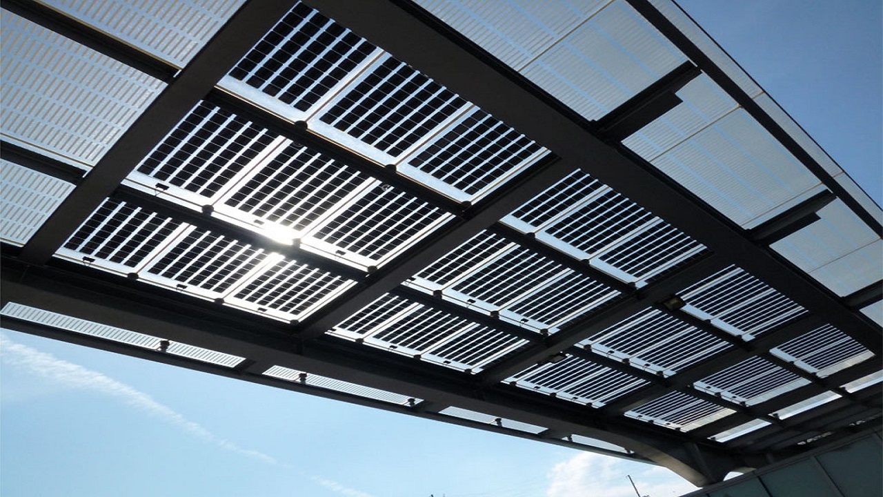 Painéis solares bifaciais viram destaque no mercado de energia solar por gerar mais energia e apelo estético