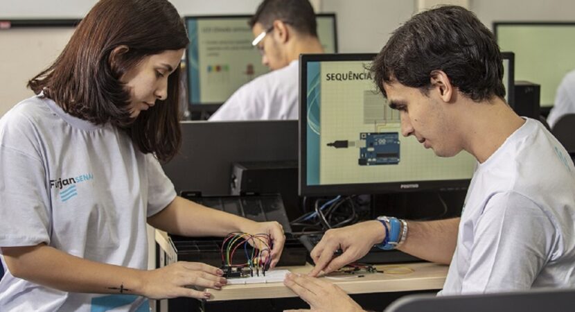 Prefeitura de Niterói e Firjan anunciam 500 vagas em cursos gratuitos para formar novos eletricistas, mecânicos, padeiros e mais