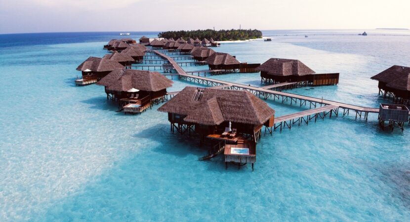 Resort nas Maldivas abre vaga de emprego; funcionário recebe salário e hospedagem no valor de R$ 196,7 mil