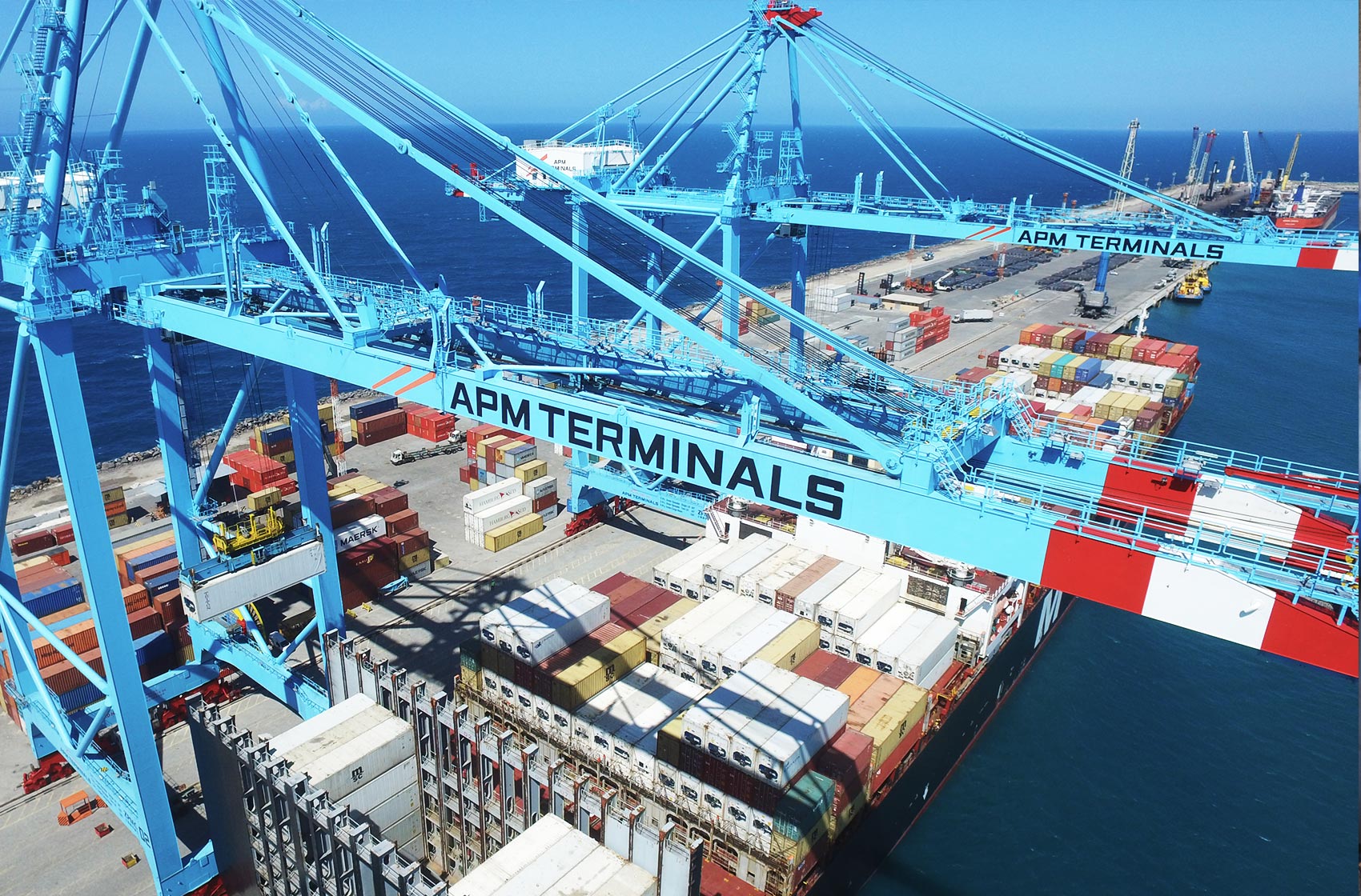 A companhia APM Terminals foi a grande vencedora do leilão para a licitação da nova UPI localizada no Porto de Suape e está se preparando para realizar um investimento bilionário visando expandir a movimentação de cargas no complexo.