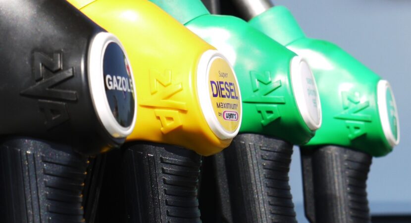 Após reajuste da Petrobras, gasolina é vendida por menos de R$ 5 em cidades do RN após ter flertado com quase R$ 8