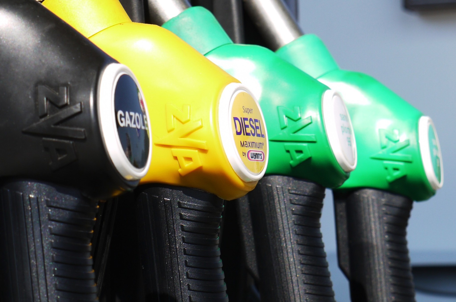 Após reajuste da Petrobras, gasolina é vendida por menos de R$ 5 no RN após  ter flertado com quase R$ 8