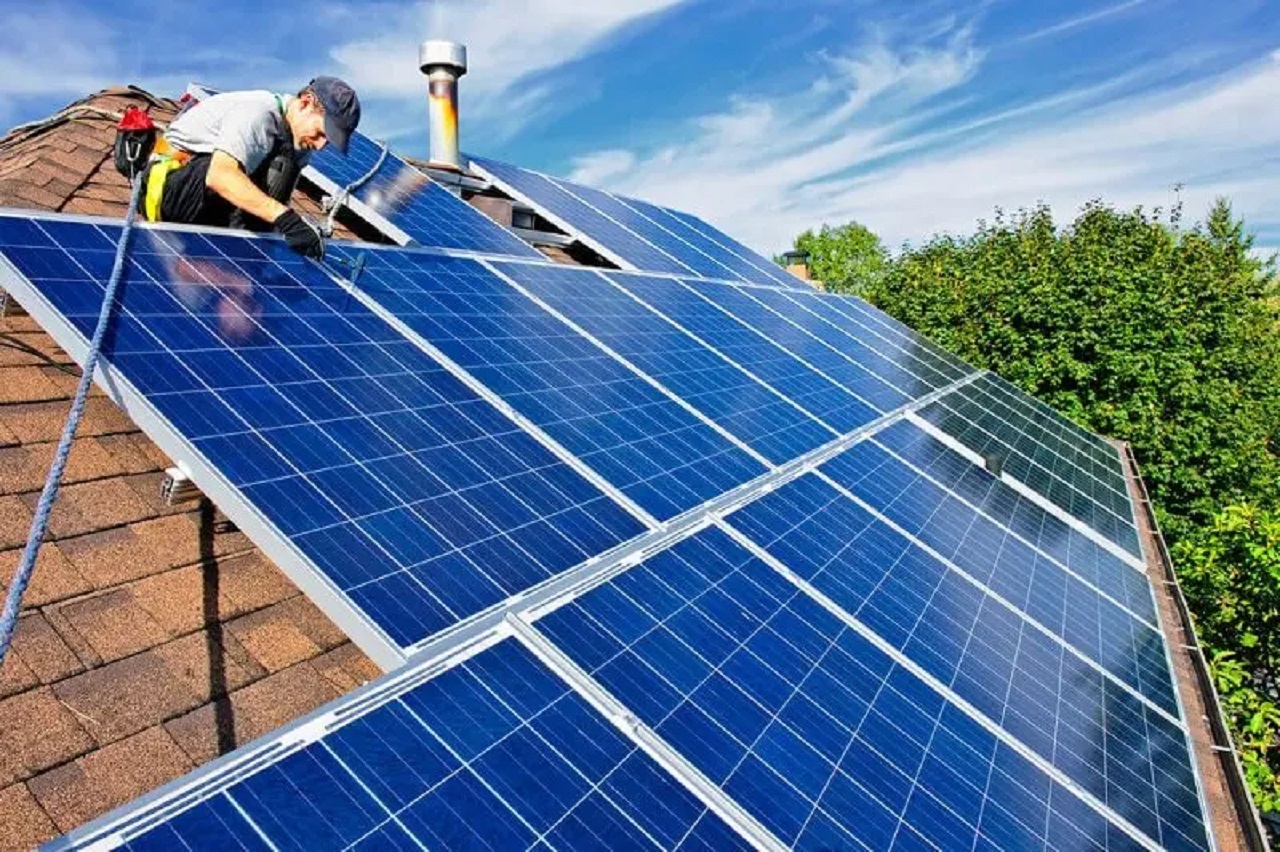 Pensa em instalar painéis solares em sua casa? Saiba que você tem menos de seis meses para fugir da ‘Taxação do sol’